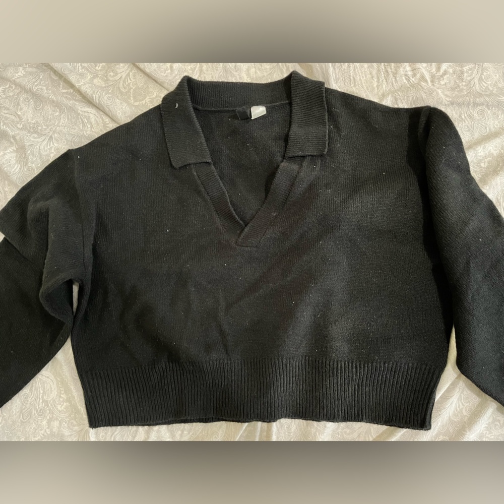 Cropped Black Collared H&M Sweater